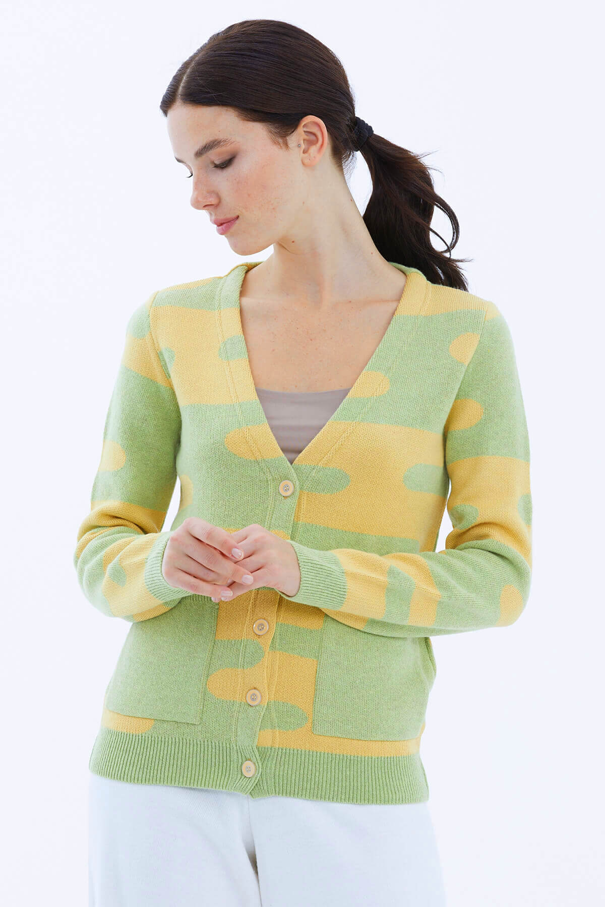 V Yaka Düğmeli Cepli Triko Hırka - Fıstık Yeşili (2) Sementa