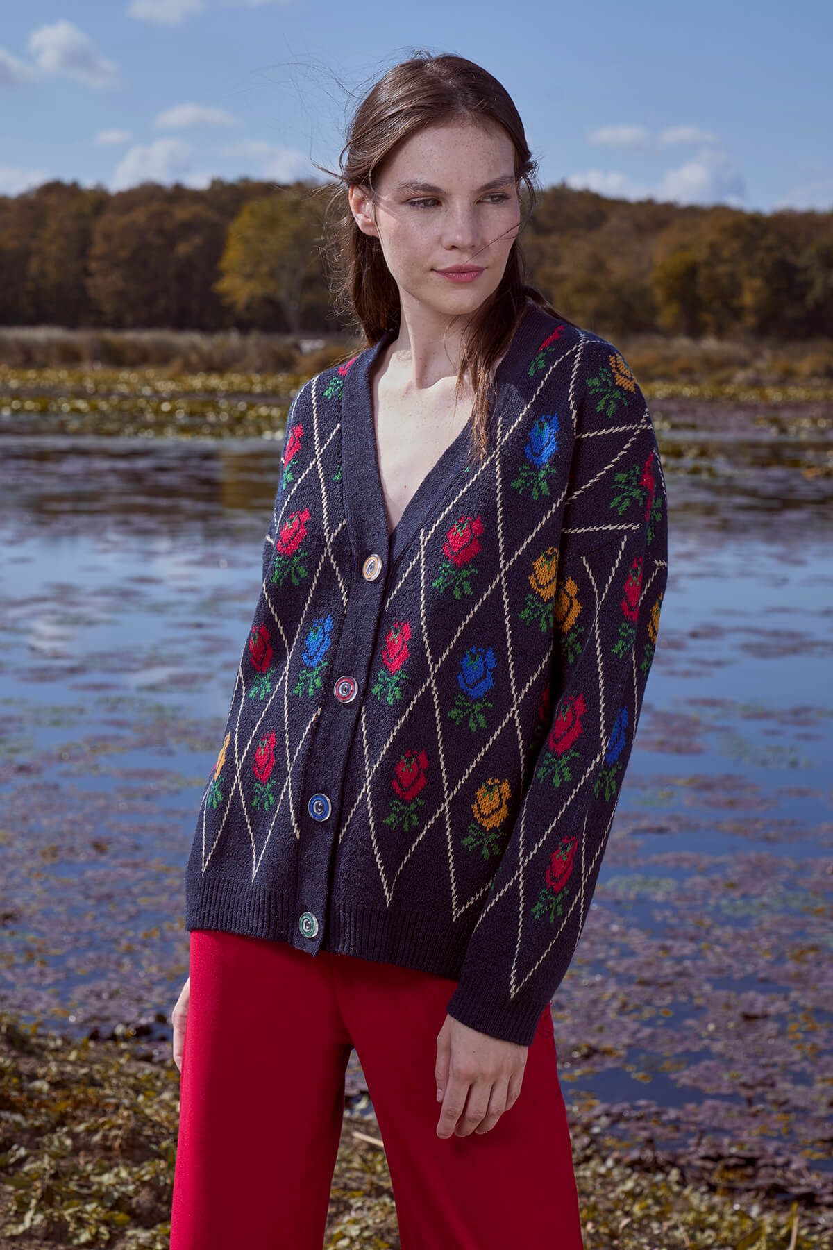 V Yaka Düğmeli Gül Desenli Triko Hırka - Lacivert (1) Sementa