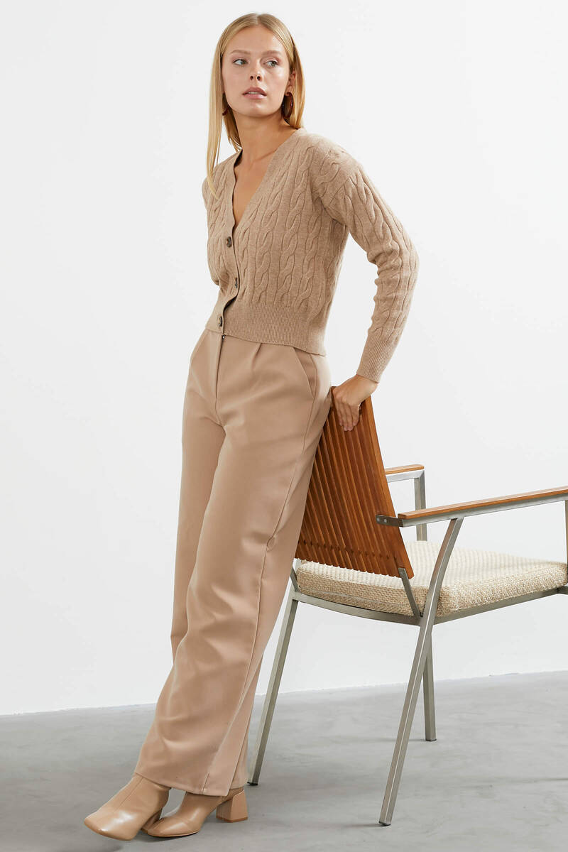 V Yaka Düğmeli Saç Örgülü Triko Hırka - Bej (1) Sementa