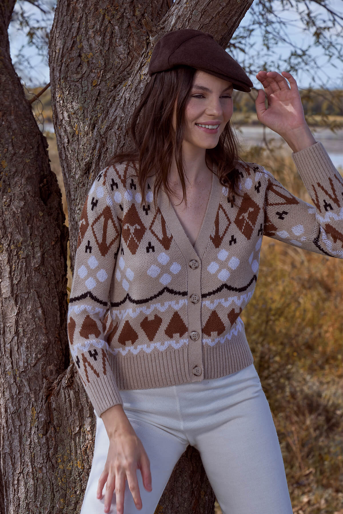 V Yaka Düğmeli Triko Hırka - Koyu Bej (1) Sementa