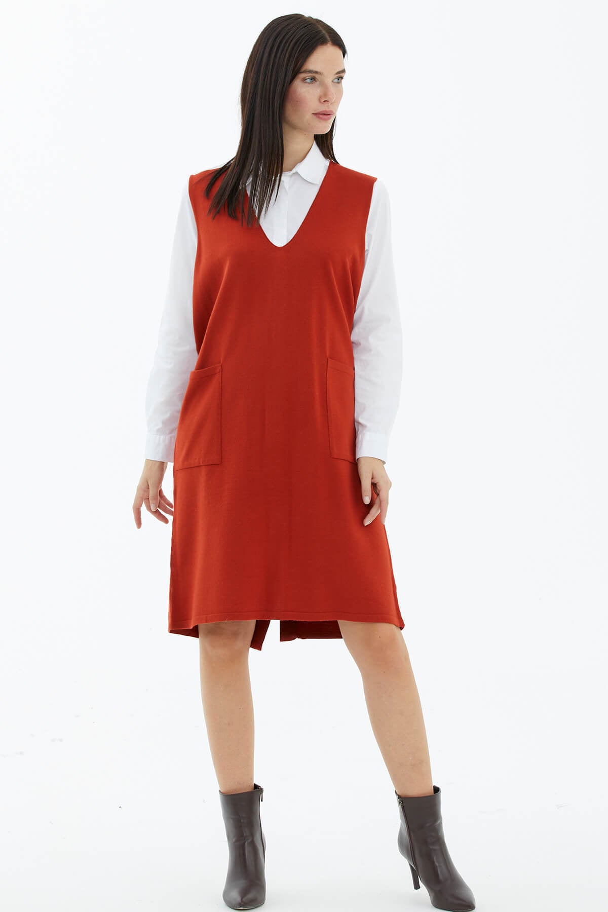 V Yaka Kolsuz Arkası Düğmeli Triko Elbise - Taba (2) Sementa