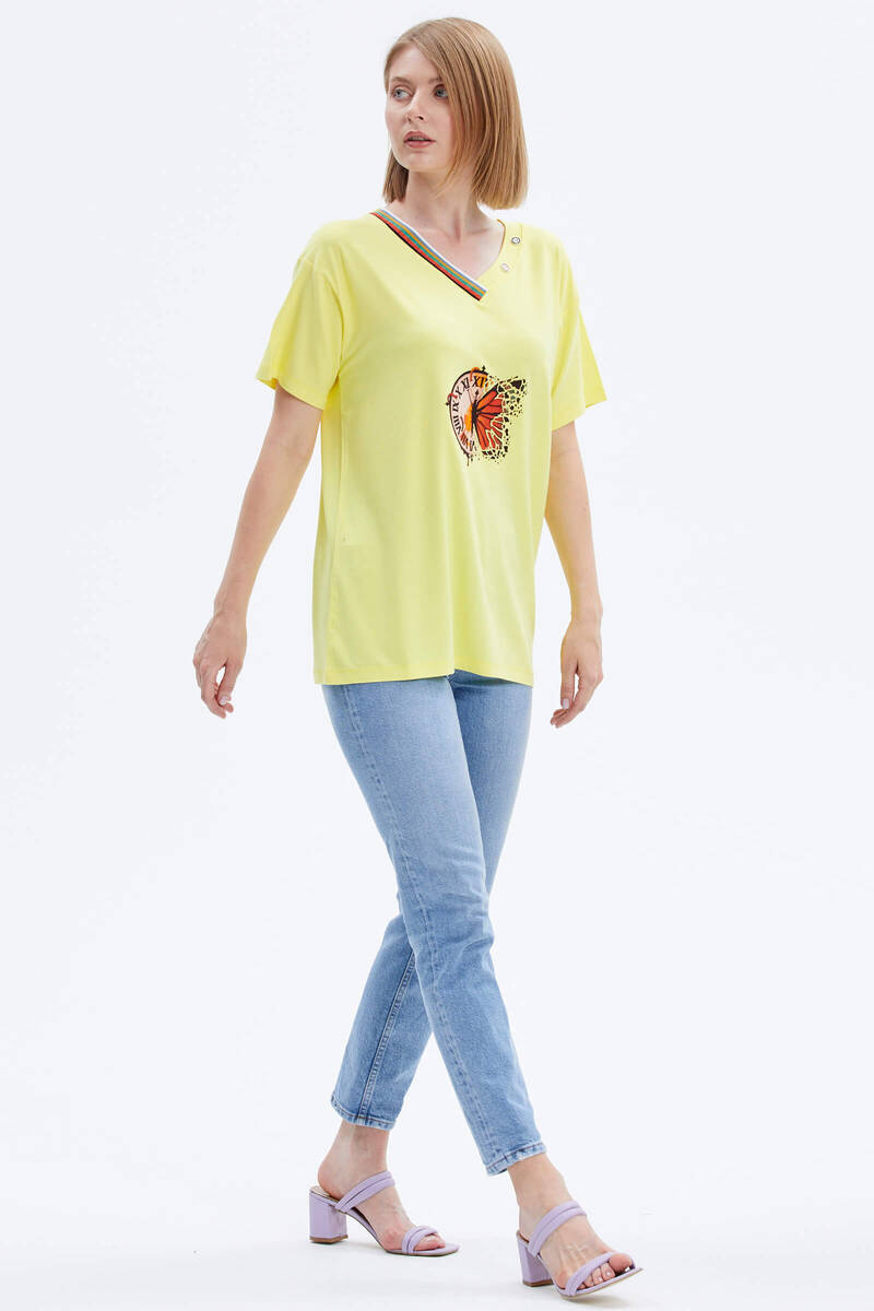 Yaka Detaylı Baskılı Rahat Kalıp Tshirt - Sarı (3) Sementa