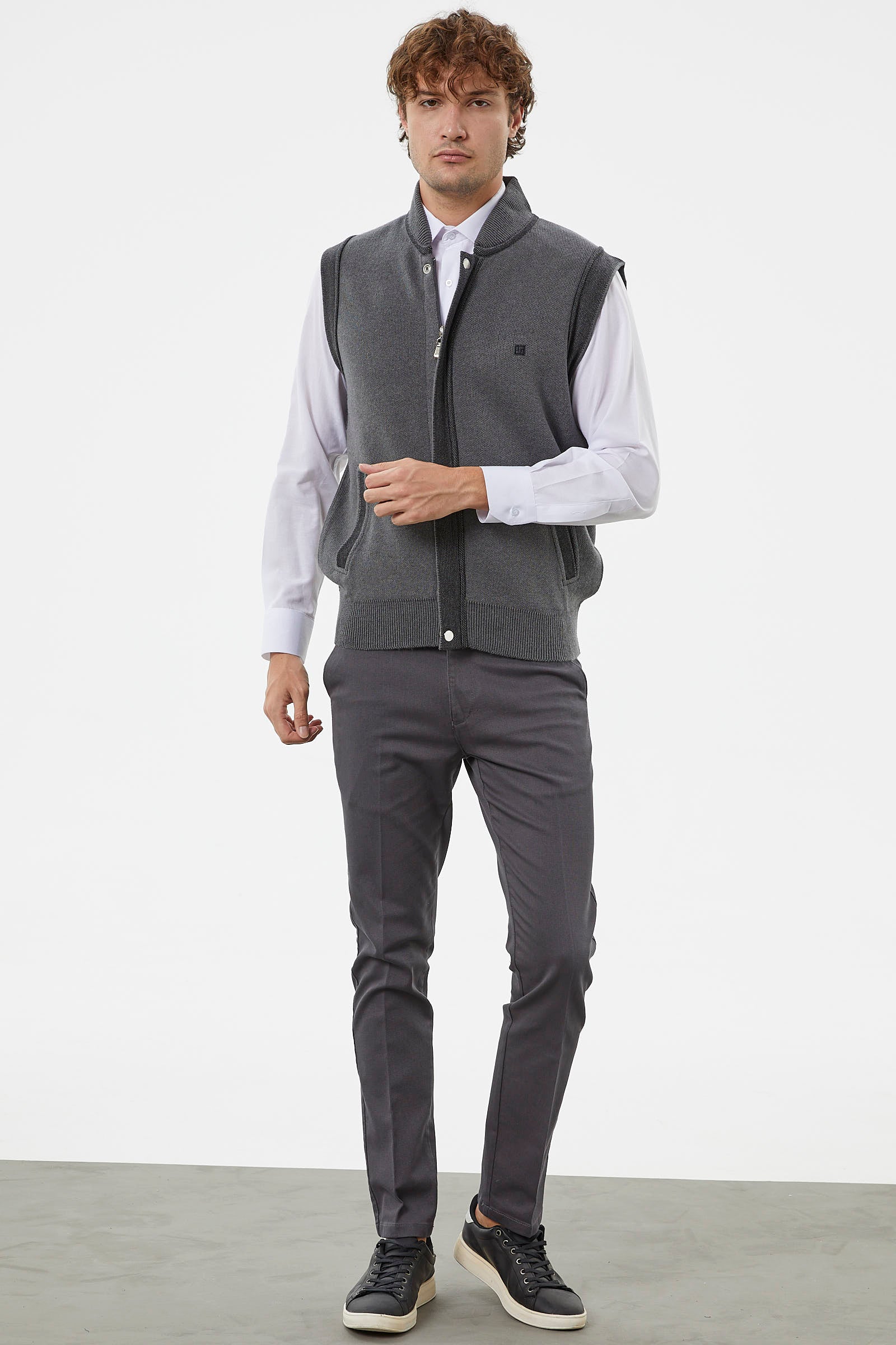 Hakim Yaka Fermuarlı Triko Yelek - Koyu Gri - Siyah (2) Sementa