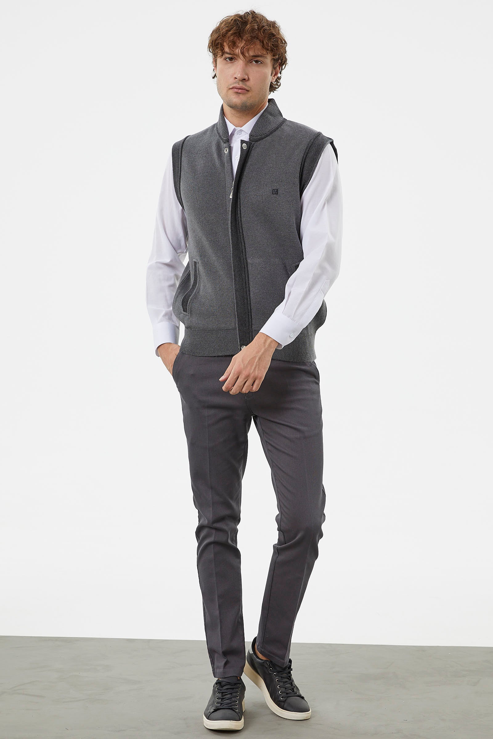 Hakim Yaka Fermuarlı Triko Yelek - Koyu Gri - Siyah (3) Sementa