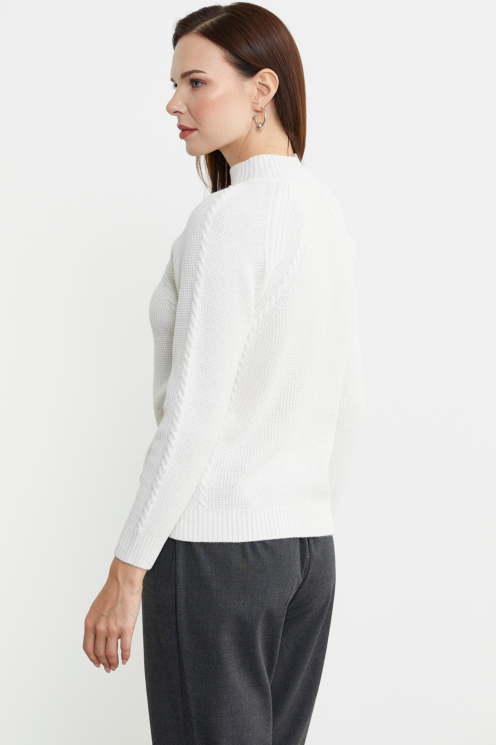 Yünlü Motif Detaylı Dik Yaka Triko Kazak - Kemik - Sementa