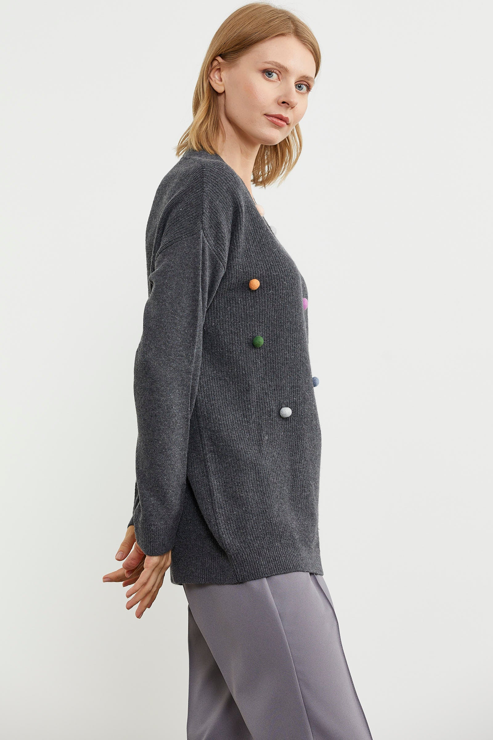 Renkli Ponpon Detaylı Triko Kazak - Koyu Gri (4) Sementa