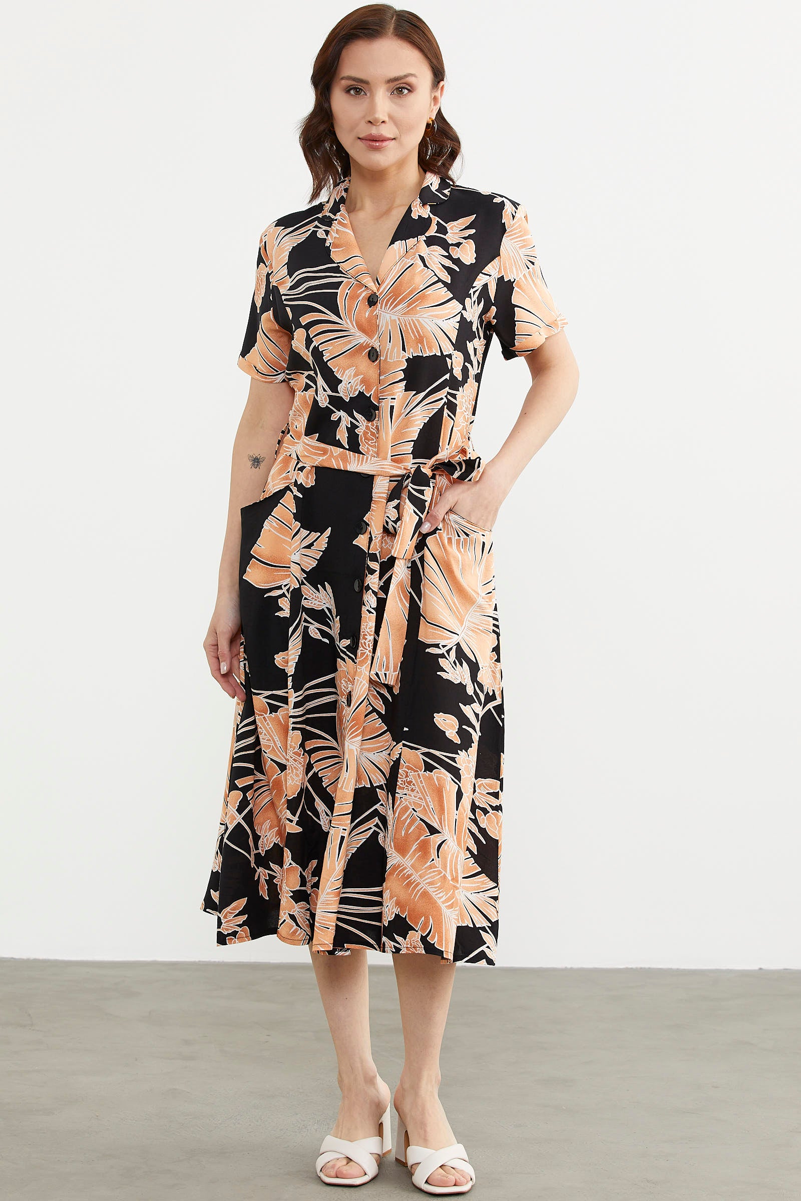 Renkli Yaprak Desenli Elbise - Siyah (1) Sementa