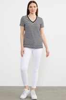 V Yaka Biye Detaylı Çizgili Tişört - Siyah (1) Sementa