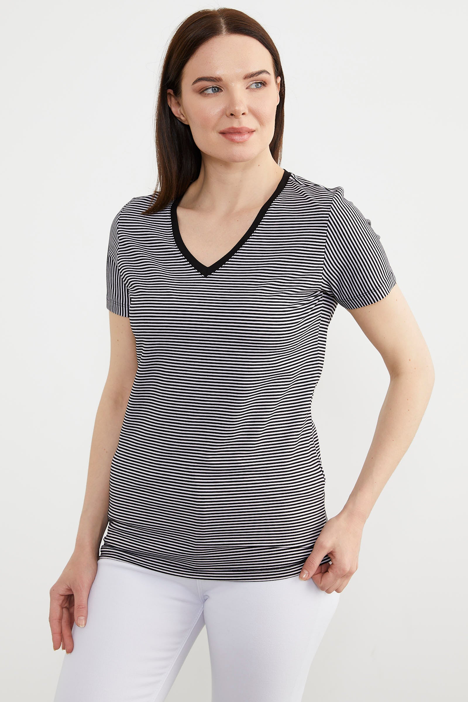 V Yaka Biye Detaylı Çizgili Tişört - Siyah (3) Sementa
