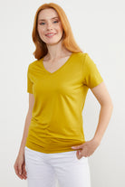 V Yaka  Dökümlü Basic Tişört - Hardal (1) Sementa