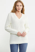 V Yaka Motifli Yünlü Triko Kazak - Kemik - Sementa