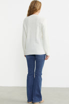 V Yaka Motifli Yünlü Triko Kazak - Kemik - Sementa