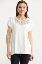 Yaka Detaylı Dökümlü Penye Tişört - Ekru (1) Sementa