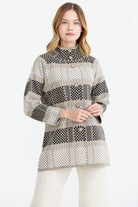 Dik Yaka Düğmeli  Dama Desenli Triko Hırka - Sütlü Kahve (1) Sementa