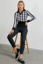 Patlı Polo Yaka Kazayağı Desenli Triko Kazak - Siyah (1) Sementa